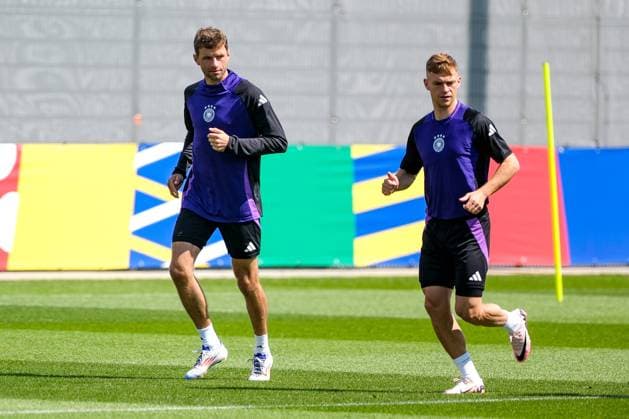 Thomas Mueller (Deutschland , 13) und Joshua Kimmich (Deutschland , 06), GER, Abschlusstraining MD-1, Maenner Nationalmannschaft vor Deutschland vs Schottland, UEFA Europameisterschaft 2024, Fussball, Herzogenaurach, 13.06.2024. GER, Abschlusstraining MD-1, Maenner Nationalmannschaft vor Deutschland vs Schottland, UEFA Europameisterschaft 2024, Fussball, Herzogenaurach, 13.06.2024. Herzogenaurach Copyright: xEibner-Pressefoto FlorianxWieganx EP_FWD
