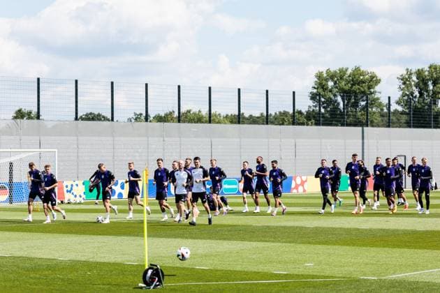 UEFA EURO 2024: Abschlusstraining Deutschland MD-1; 13.06.2024 Warmlaufen zu Trainingsbeginn UEFA EURO 2024 Deutschland - Abschlusstraining MD-1; HerzoBase, Herzogenaurach am 13.06.2024 Copyright: xBEAUTIFULxSPORTS Wunderlx