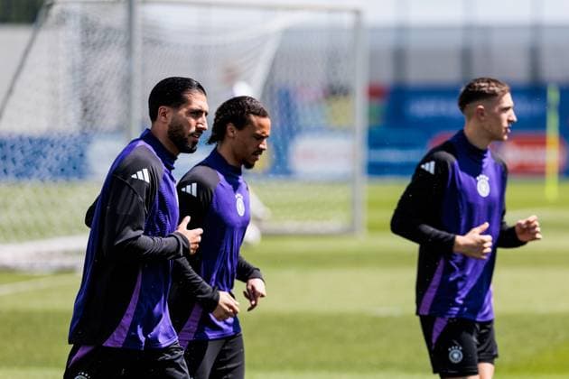 UEFA EURO 2024: Abschlusstraining Deutschland MD-1; 13.06.2024 Warmlaufen Emre Can (Deutschland, 25) neben Leroy Sane (Deutschland, 19) UEFA EURO 2024 Deutschland - Abschlusstraining MD-1; HerzoBase, Herzogenaurach am 13.06.2024 Copyright: xBEAUTIFULxSPORTS Wunderlx