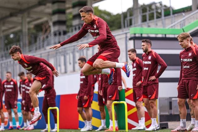 EURO 2024, Nationalteam Polen, Training 13.06.2024 HANNOVER, NIEMCY PILKA NOZNA (FOOTBALL) UEFA EURO, EM, Europameisterschaft,Fussball 2024 - CENTRUM TRENINGOWE REPREZENTACJI POLSKI - HANNOVER 96 ACADEMIE KONFERENCJA PRASOWA I TRENING REPREZENTACJI POLSKI NZ JAN BEDNAREK FOTO LUKASZ GROCHALA CYFRASPORT NEWSPIX.PL --- Newspix.pl  20240613CSLG0027