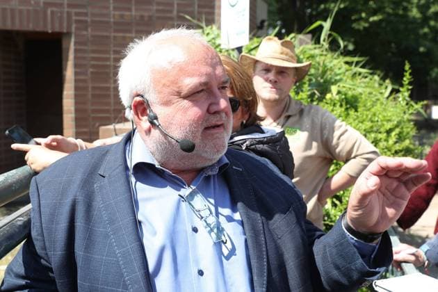UEFA EURO, EM, Europameisterschaft,Fussball 2024: Robben-Orakel im Zoo Leipzig, 13.06.24 Zoo-Direktor und Leipziger EM-Botschafter Prof. Jörg Junhold. Robben-Orakel im Zoo Leipzig vor dem Eröffnungsspiel Deutschland gegen Schottland, 13.06.24. Copyright: xBEAUTIFULxSPORTS JanxKaeferx