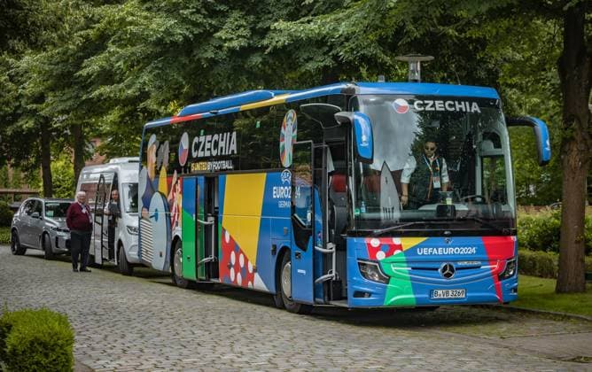 Tschechische Fussballnationalmannschaft Tschechische Fussballnationalmannschaft bei der Ankunft im Hamburger Quartier zum Auftakt der EM 2024, Deutschland Copyright: xNikolaixKislichkox 6M6A8700