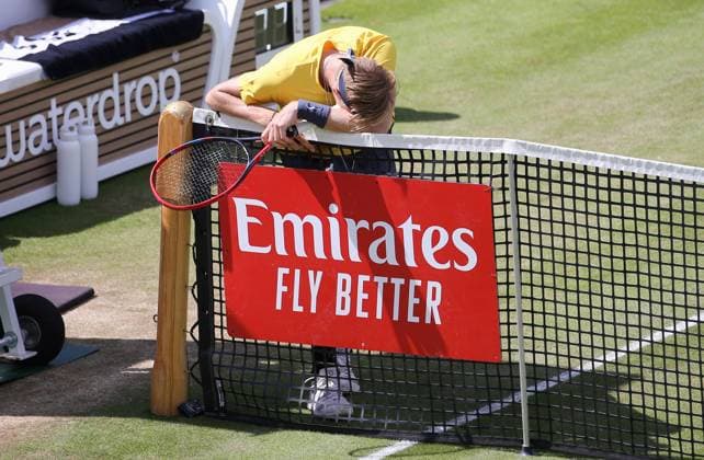 BAU 13.06.2024 Stuttgart Tennis Boss Open, Denis Shapovalov (CAN) lehnt enttäuscht auf dem Netz