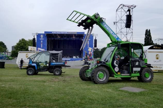 Sport Bilder des Tages 13.06,2024 Dortund, Aufbau Fanzone für die EURO 2024 auf der Festwiese im Westfalenpark Dortmund.