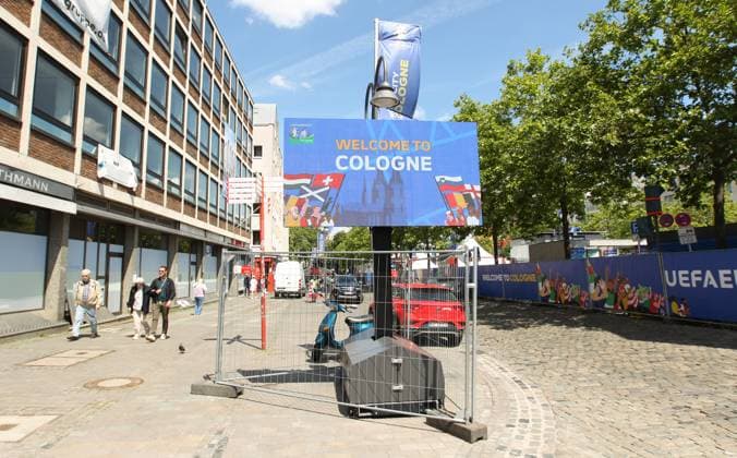Eingang zur Fan Zone Heumarkt vom EURO 2024 Fan Festival in Köln. Köln Nordrhein-Westfalen