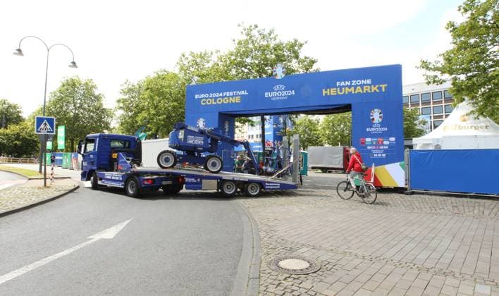 Eingang zur Fan Zone Heumarkt vom EURO 2024 Fan Festival in Köln. Köln Nordrhein-Westfalen
