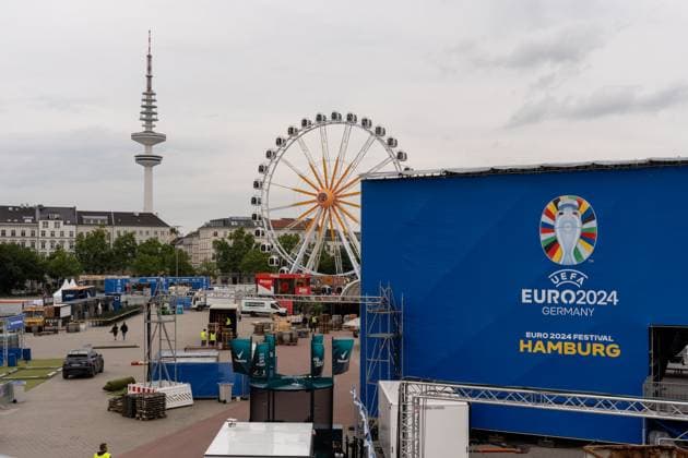 GER, Fanzone Hamburg, Aufbau, Bereit fuer Eroeffnungsspiel, Public Viewing, Fan Festival, UEFA EURO, EM, Europameisterschaft,Fussball 2024, 13.06.2024 GER, Fanzone Hamburg, Aufbau, Bereit fuer Eroeffnungsspiel, Public Viewing, Fan Festival, UEFA EURO 2024, 13.06.2024 Hamburg Copyright: xEibner-Pressefoto MaximilianxVincenx EP_MVN