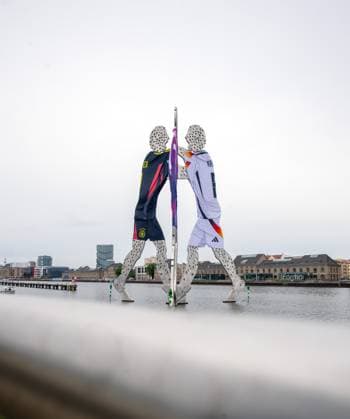 Fussball, Herren, Saison 2023 2024, EM 2024 in Deutschland, Molecule Man in der Spree mit Trikots von Manuel Neuer, Florian Wirtz und Toni Kroos geschmückt, 14.06. 2024, Copyright: xSebastianxRäppold MatthiasxKochx