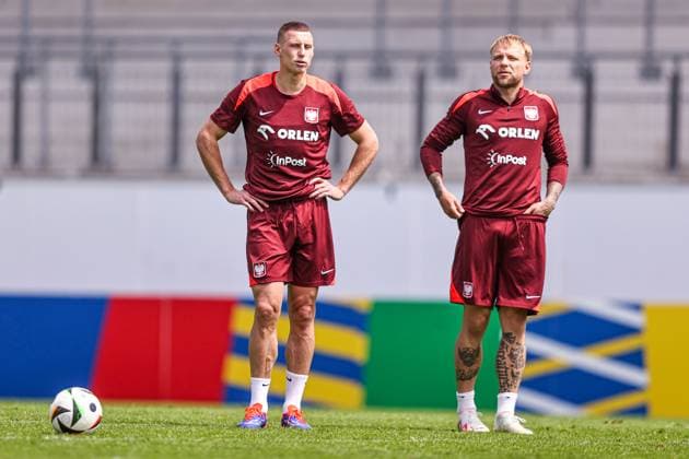 14.06.2024 HANNOVER, NIEMCY PILKA NOZNA (FOOTBALL) UEFA EURO, EM, Europameisterschaft,Fussball 2024 - CENTRUM TRENINGOWE REPREZENTACJI POLSKI - HANNOVER 96 ACADEMIE KONFERENCJA PRASOWA I TRENING REPREZENTACJI POLSKI NZ JAKUB PIOTROWSKI, TYMOTEUSZ PUCHACZ FOTO LUKASZ GROCHALA CYFRASPORT NEWSPIX.PL --- Newspix.pl POLISH FOOTBALL national team, Nationalteam press conference, PK, Pressekonferenz AND TRAINING SESSION ON EURO 2024 IN HANOVER  20240614CSLG0105