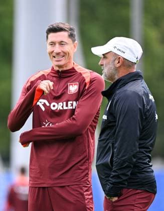 2024.06.14 Hanower Mistrzostwa Europy w Pilce Noznej 2024 - trening N z Robert Lewandowski, Michal Probierz Foto PressFocus 2024.06.14 Hanover UEFA European Championship, EM, Europameisterschaft - official training team Poland coach Robert Lewandowski, Michal Probierz Credit: PressFocus NEWSPIX.PL --- Newspix.pl POLISH FOOTBALL national team, Nationalteam press conference, PK, Pressekonferenz AND TRAINING SESSION ON EURO 2024 IN HANOVER  20240614_Euro_01 (28)