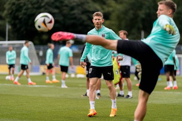 Sport Themen der Woche KW24 Sport Bilder des Tages SOCCER - UEFA EURO, EM, Europameisterschaft,Fussball 2024 BERLIN,GERMANY,14.JUN.24 - SOCCER -UEFA EURO 2024, OEFB, Oesterreichischer Fussball-Bund, training. Image shows Florian Kainz and Patrick Pentz (AUT).  GEPAxpictures xJohannesxFriedl