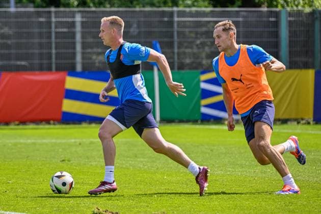 Open training of the Czech national football team within the European Championships, in Norderstedt, Germany, June 14, 2024. From left Petr Sevcik and Jan Kuchta. (CTKxPhoto VitxSimanek) CTKPhotoP2024061404376  CTKPhotoP2024061404376