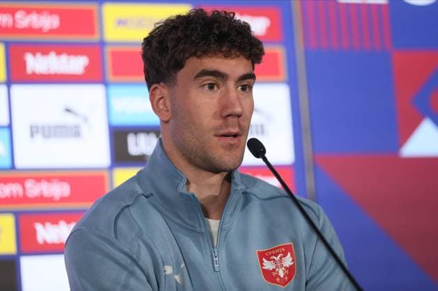 SERBIA FOOTBALL TEAM DUSAN VLAHOVIC fudbaler reprezentacije Srbije pres konferencija pred utakmicu UEFA Evropskog prvenstva 2024 godine protiv Engleske u hotelu Maksimilijan, Augzburg 14.06.2024. godine Foto: FOOTBALL, SERBIA, UEFA European Championship, EM, Europameisterschaft EURO 2024 Augsburg Hotel Maximilian Germany Copyright: xMarkoxMetlas xMNxPressx