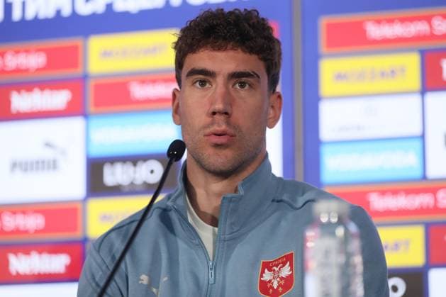 SERBIA FOOTBALL TEAM DUSAN VLAHOVIC fudbaler reprezentacije Srbije pres konferencija pred utakmicu UEFA Evropskog prvenstva 2024 godine protiv Engleske u hotelu Maksimilijan, Augzburg 14.06.2024. godine Foto: FOOTBALL, SERBIA, UEFA European Championship, EM, Europameisterschaft EURO 2024 Augsburg Hotel Maximilian Germany Copyright: xMarkoxMetlas xMNxPressx