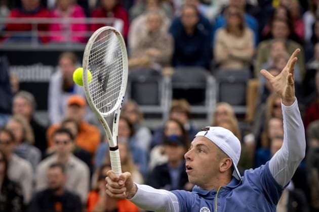 ROSMALEN - Tallon Greekpoor (NED) in action against Aleksandar Vukic (AUS) on the seventh day of the Libema Open tennis tournament in Rosmalen. ANP SANDER KONING xVIxANPxSportx xxANPxIVx 501061950 originalFilename: 501061950.jpg