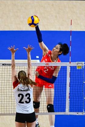(240614) -- HONG KONG, June 14, 2024 -- Zhu Ting (R) of China spikes the ball during the preliminary match between China and Germany at the Women s Volleyball Nations League 2024 Hong Kong in Hong Kong, south China, June 14, 2024. ) (SP)CHINA-HONG KONG-VOLLEYBALL-WOMEN S NATIONS LEAGUE 2024-CHINA VS GERMANY (CN) ZhuxWei 