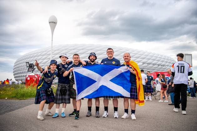 Schottische Fussballfans vor dem Eröffnungsspiel der Europameisterschaft Deutschland - Schottland am 14.06.2024. München Munich Football Arena Bayern Deutschland