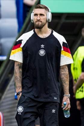 UEFA EURO 2024: Eröffnungsspiel Deutschland - Schottland; 14.06.2024 Robert Andrich (Deutschland, 23) bei der Platzbegehung. UEFA EURO 2024: Eröffnungsspiel Deutschland - Schottland; Munich Football Arena, München am 14.06.2024 Copyright: xBEAUTIFULxSPORTS Wunderlx