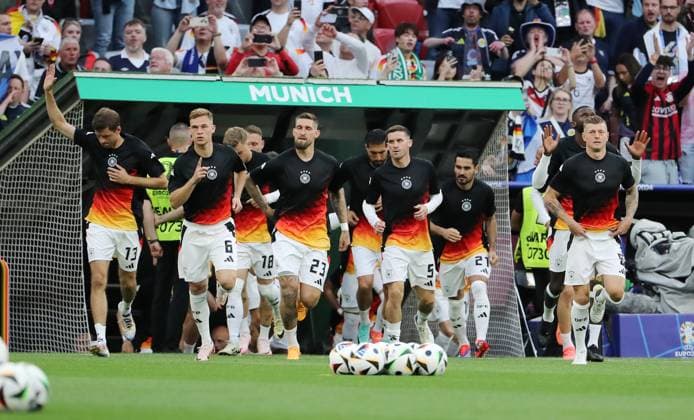 Thomas Müller, Joshua Kimmich, Robert Andrich, Pascal Groß, Ilkay Gündogan, Toni Kroos, deutsche Spieler kommen zum Warm Up Fußball Fussball Europameisterschaft Euro 2024 EM Herren Saison 2023 2024 14.06.2024 Deutschland GER vs. Schottland SCO DFL regulations prohibit any use of photographs as image sequences and or quasi-video.