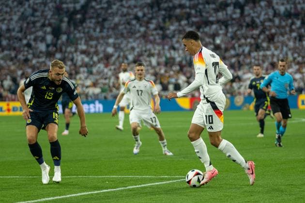 Tommy Conway (Schottland 19), Jamal Musiala (Deutschland 10), GER, Germany (GER) vs. Scottland (SCO), Fussball Europameisterschaft, UEFA EURO, EM, Europameisterschaft,Fussball 2024, Gruppe A, 1. Spieltag, 14.06.2024, GER, Germany (GER) vs. Scottland (SCO), Fussball Europameisterschaft, UEFA EURO 2024, Gruppe A, 1. Spieltag, 14.06.2024 Muenchen Copyright: xEibner-Pressefoto SaschaxWaltherx EP_EER