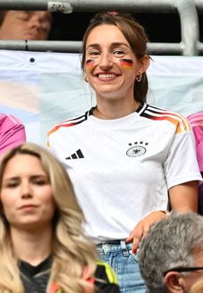 14.06.2024, xscotx, Fussball EM 2024, Deutschland - Schottland, emspor, v.l. Lena Wurzenberger (mitte im weissen Shirt), Freundin von Trainer Julian Nagelsmann (Deutsche Fussball Nationalmannschaft DFB) München