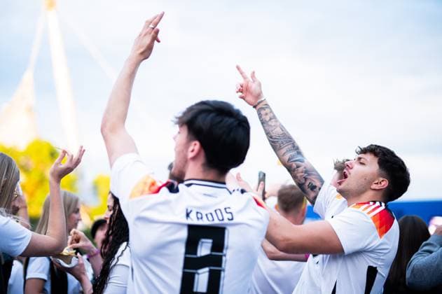 14.06.2024 - Fußball, Europameisterschaft 2024 in Deutschland, Feature Deutschland - Schottland: Deutsche Fans beim Public Viewing in der Fanzone München am Olympiapark.