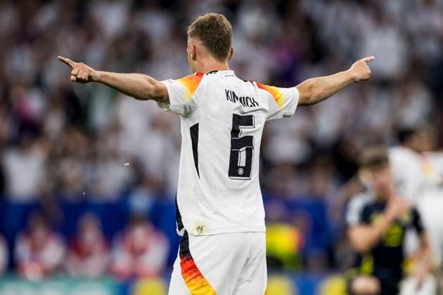UEFA EURO 2024: Eröffnungsspiel Deutschland - Schottland; 14.06.2024 Joshua Kimmich (Deutschland, 6) dirigiert. UEFA EURO 2024: Eröffnungsspiel Deutschland - Schottland; Munich Football Arena, München am 14.06.2024 Copyright: xBEAUTIFULxSPORTS Wunderlx