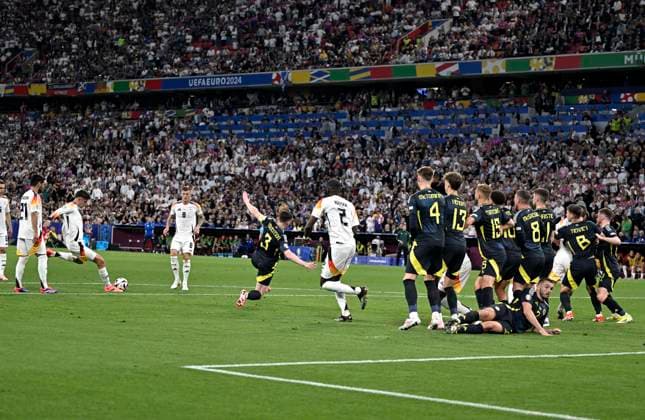14.06.2024, Fussball UEFA EURO, EM, Europameisterschaft,Fussball 2024, Vorrunde, 1.Spieltag, Eröffnungsspiel Deutschland - Schottland, in der Fußball Arena München. Kai Havertz (Deutschland) führt den Freistoss aus