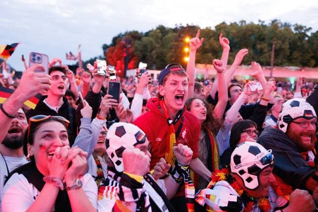 UEFA EURO, EM, Europameisterschaft,Fussball 2024; Deutschland - Schottland; Fan Zone Berlin Brandenburger Tor; 14.06.2024 Impressionen aus der Fan Zone am Brandenburger Tor in Berlin zum EM Eröffnungsspiel zwischen Deutschland - Schottland; UEFA Euro 2024; 14.06.2024 Copyright: xBEAUTIFULxSPORTS Hahnex