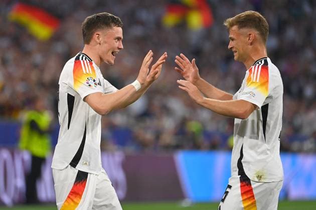 Torjubel Florian Wirtz (GER) mit Joshua KIMMICH (GER,re) nach Tor um 1-0, Jubel,Freude,Begeisterung,Aktion. Gruppenphase Gruppe A Deutschland (GER) - Schottland (SCO) am 14.06.2024 Fussball Arena Muenchen, Fussball UEFA EURO, EM, Europameisterschaft,Fussball 2024 GERMANY vom 14.06.2024 - 14.07.2024.