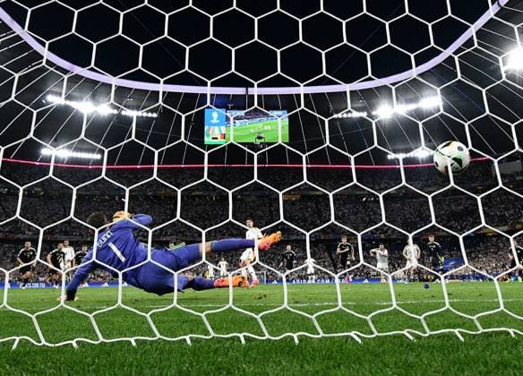 14.06.2024, xscotx, Fussball EM 2024, Deutschland - Schottland, emspor, v.l. Angus Gunn (Team Schottland), Kai Havertz (Deutsche Fussball Nationalmannschaft DFB) Goal scored, erziehlt das Tor zum 3:0 München