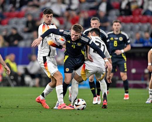 14.06.2024, Fussball UEFA EURO, EM, Europameisterschaft,Fussball 2024, Vorrunde, 1.Spieltag, Eröffnungsspiel Deutschland - Schottland, in der Fußball Arena München. v.l. Kai Havertz (Deutschland) , Scott Mctominay (Schottland) und Ilkay Gündogan (Deutschland) im Duell um den Ball.