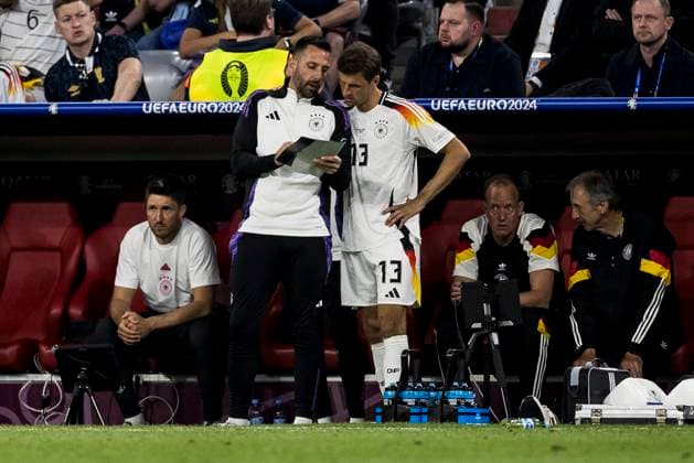 UEFA EURO 2024: Eröffnungsspiel Deutschland - Schottland; 14.06.2024 Thomas Müller (Deutschland, 13) kurz vor seiner Einwechslung. UEFA EURO 2024: Eröffnungsspiel Deutschland - Schottland; Munich Football Arena, München am 14.06.2024 Copyright: xBEAUTIFULxSPORTS Wunderlx
