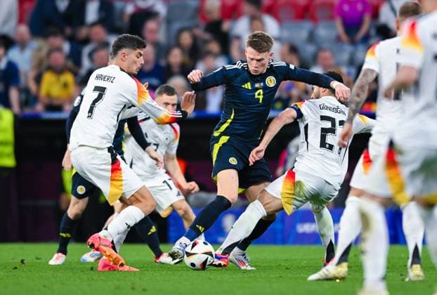 Scott McTominay (Scotland), Kai Havertz (Germany) und Ilkay Guendogan (Germany) kaempfen um den Ball, UEFA EURO, EM, Europameisterschaft,Fussball 2024 - Group A, Germany vs Scotland, Fussball Arena München am 14. June 2024 in München, Deutschland. (Foto von Silas Schueller DeFodi Images) Scott McTominay (Scotland), Kai Havertz (Germany) und Ilkay Guendogan (Germany) battle for the ball, UEFA EURO 2024 - Group A, Germany vs Scotland, Munich Football Arena on June 14, 2024 in Munich, Germany. (Photo by Silas Schueller DeFodi Images) Defodi-0580999742st