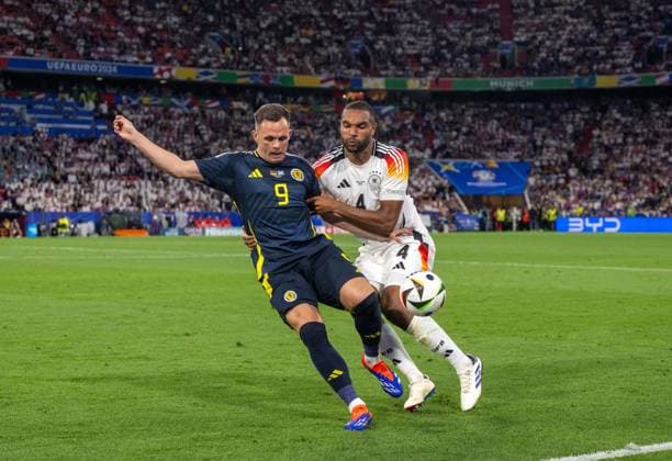 Fussball, Herren, Saison 2023 24, Euro 2024 Gruppe A (1. Spieltag) in München, Deutschland - Schottland, v. l. Lawrence Shankland (Schottland), Jonathan Tah (Deutschland), 14.06. 2024, Copyright: xMatthiasxKochx