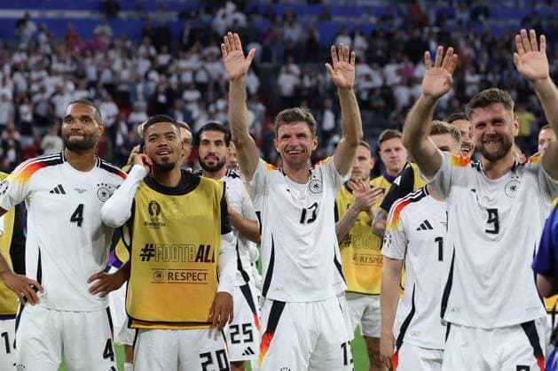 Schlussjubel, Jonathan Tah 4 (Deutschland), Benjamin Henrichs 20 (Deutschland), Thomas Mueller 13 (Deutschland), Deutschland vs. Schottland, Fussball, UEFA EURO, EM, Europameisterschaft,Fussball 2024, Gruppenphase, 1. Spieltag, 14.06.2024 DFB regulations prohibit any use of photographs as image sequences and or quasi-video Muenchen Bayern Deutschland