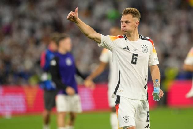 Fußball, UEFA EURO, EM, Europameisterschaft,Fussball 2024, 20240614, Deutschland - Schottland. Im Bild Joshua KIMMICH (Deutschland, 6) hebt Daumen. München München Fußball Arena Bayern Deutschland Copyright: Passion2Press MarkusxFischerx