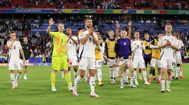 Deutsche Mannschaft feiert 5:1 Sieg, Torwart Manuel Neuer, Niclas Füllkrug, Florian Wirtz, Maximilian Mittelstädt Fußball Fussball Europameisterschaft Euro 2024 EM Herren Saison 2023 2024 14.06.2024 Deutschland GER vs. Schottland SCO DFL regulations prohibit any use of photographs as image sequences and or quasi-video.