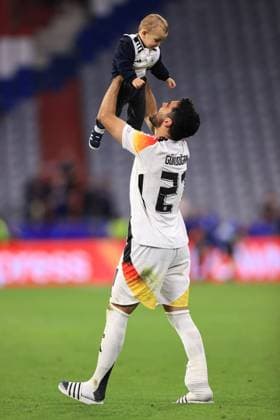 Football - UEFA EURO, EM, Europameisterschaft,Fussball 2024 - Group A - Germany v Scotland 14th June 2024 - UEFA EURO 2024 - Group A - Germany v Scotland - Ilkay Gundogan of Germany plays with his child after the match - Photo: Simon Stacpoole Offside. Munich Germany Copyright: xSimonxStacpoolexOffside