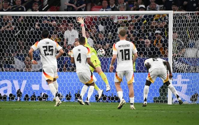 Eigentor von Antonio Rüdiger (Deutschland), re., zum 4:1 14.06.2024, Fussball Europameisterschaft 2024, Eröffnungsspiel, Vorrunde, 1. Spieltag Deutschland - Schottland Muenchen Allianz Arena Bayern Deutschland