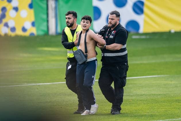 Portugal Public Training Session And press conference, PK, Pressekonferenz - UEFA EURO, EM, Europameisterschaft,Fussball 2024 Security men are holding a fan after storming the pitch during the public training session of Portugal ahead of the UEFA EURO 2024 in Gutersloh, Germany, on June 14, 2024. Gutersloh Germany  Copyright: xHeshamxElsherifx originalFilename:elsherif-notitle240614_npcZd.jpg