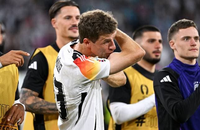 Fussball, Europameisterschaft, EURO 2024, Gruppe A, Allianz Arena München: Deutschland - Schottland 5:1; Thomas Müller (GER) nach Spielende. Jubel, Freude, Aktion.