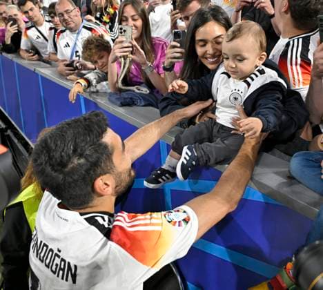 14.06.2024, Fussball UEFA EURO, EM, Europameisterschaft,Fussball 2024, Vorrunde, 1.Spieltag, Eröffnungsspiel Deutschland - Schottland, in der Fußball Arena München. Ilkay Gündogan (Deutschland) und sein Sohn