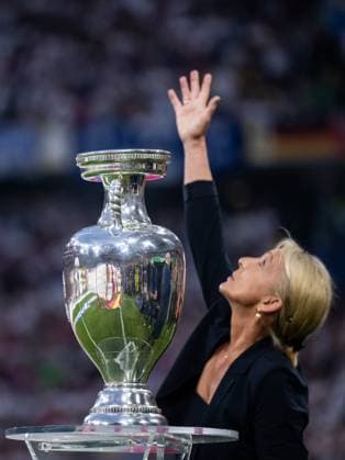 240614 Heidi Beckenbauer is seen pointing to the sky with the Henri Delaunay Cup trophy in the foreground as they honour the late Franz Beckenbauer ahead of the UEFA EURO, EM, Europameisterschaft,Fussball 2024 Football Championship match between Germany and Scotland on June 14, 2024 in Munich. Photo: Mathias Bergeld BILDBYRAN kod MB MB0933 fotboll football soccer fotball fotbolls-em europamästerskap em uefa euro uefa european football championship euro 2024 tyskland germany scotland bbeng skottland Copyright: MATHIASxBERGELD BB240614MB169