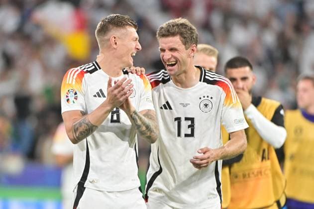 Bild zeigt: Jubel bei Deutschland nach dem Spiel, Manuel Neuer (1,Torwart Deutschland), Toni Kroos (8, Deutschland), Thomas Müller (13, Deutschland), 14.06.2024, München, Fussball, Europameisterschaft, Deutschland - Schottland, EVENT REGULATIONS PROHIBIT ANY USE OF PHOTOGRAPHS AS IMAGE SEQUENCES AND OR QUASI-VIDEO.