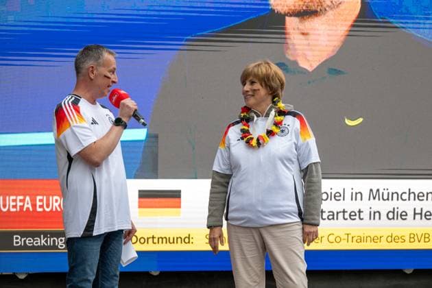 Fanmeile in Blankenhain gut besucht Die Fanmeile in Blankenhain ist eröffnet. Mehr als 1000 Fußballfans verfolgten das Spiel der deutschen Elf gegen Schottland und feierten den 5:1 Sieg ihrer Mannschaft.