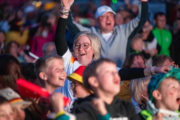 Fanmeile in Blankenhain gut besucht Die Fanmeile in Blankenhain ist eröffnet. Mehr als 1000 Fußballfans verfolgten das Spiel der deutschen Elf gegen Schottland und feierten den 5:1 Sieg ihrer Mannschaft.