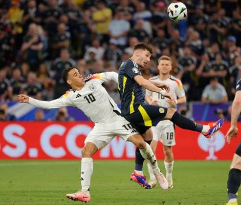 14.06.2024, Fussball Europameisterschaft, Deutschland vs Schottland, Allianz Arena Muenchen, im Bild: Jamal Musiala (Deutschland) vs Callum McGregor (Schottland)