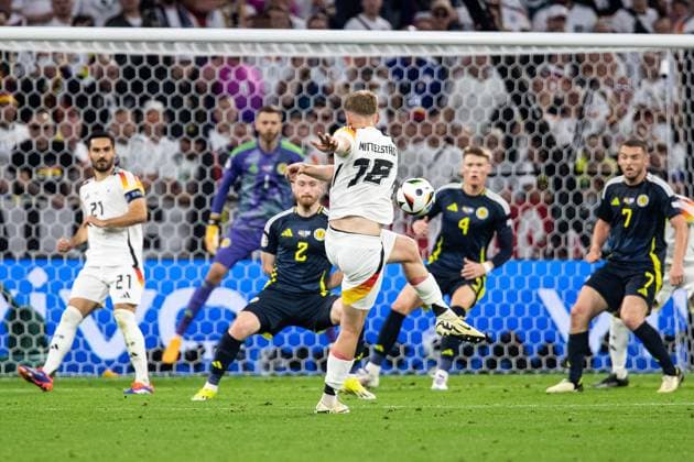 Torschuss von Maximilian Mittelstaedt (Deutschland 18) Anthony Ralston (Schottland 02), Scott McTominay (Schottland 04) GER, Germany (GER) vs. Scottland (SCO), Fussball Europameisterschaft, UEFA EURO, EM, Europameisterschaft,Fussball 2024, Gruppe A, 1. Spieltag, 14.06.2024 DFB DFL REGULATIONS PROHIBIT ANY USE OF PHOTOGRAPHS AS IMAGE SEQUENCES AND OR QUASI-VIDEO GER, Germany (GER) vs. Scottland (SCO), Fussball Europameisterschaft, UEFA EURO 2024, Gruppe A, 1. Spieltag, 14.06.2024 Muenchen Copyright: xEibner-Pressefoto RogerxBuerkex EP