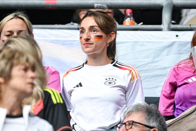 EM 2024: Deutschland - Schottland am 14.06.2024 in der Allianz Arena in München Lena Wurzenberger die Freundin von Bundestrainer Julian Nagelsmann (Deutschland) im Stadion.